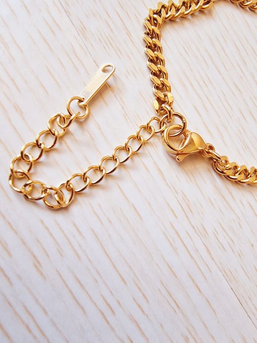 Pulseira Dourada com Pingente Coração