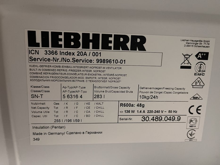 Lodówka do zabudowy z kostkarką marki Liebherr ICN 3366