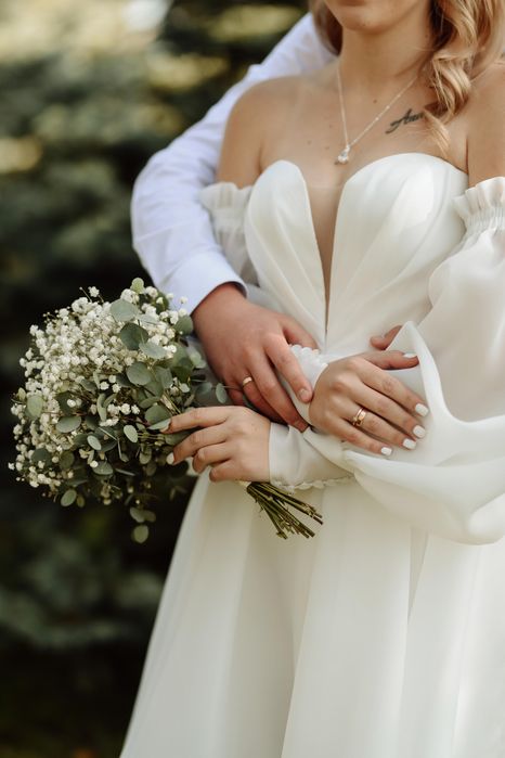 Весільна сукня міді