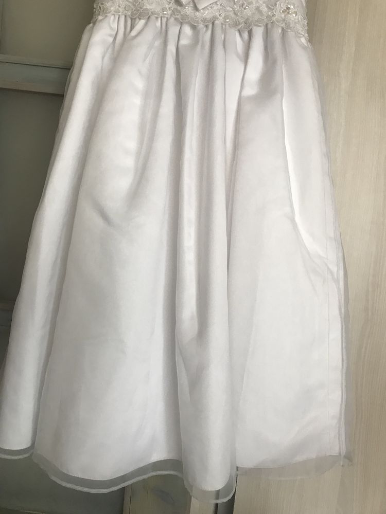Biała sukienka z cykinami