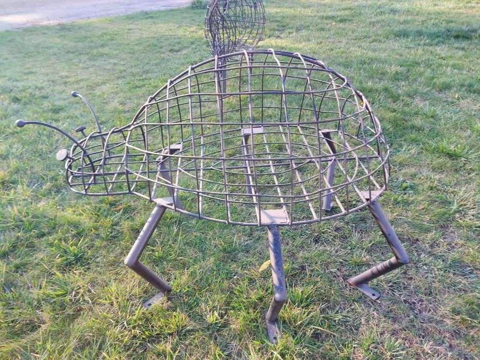 Figura kwiatowa,Konstrukcja trójwymiarowa  - BIEDRONKA