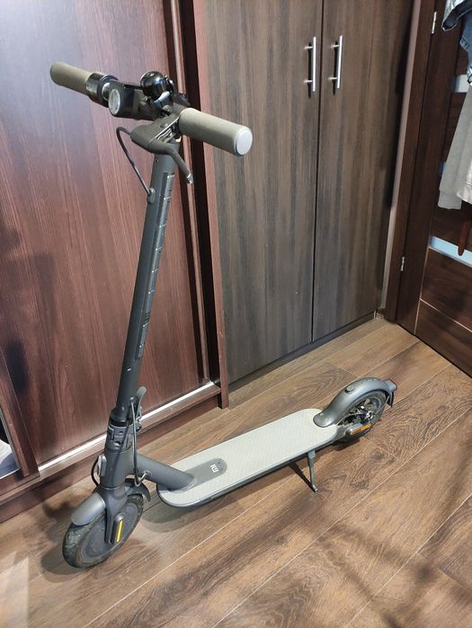 Hulajnoga elektryczna mi electric scooter essential