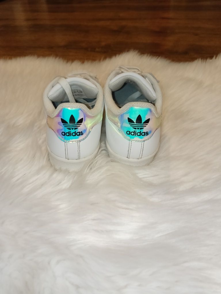 Buty sportowe damskie adidas SuperStar r.36 białe z holo