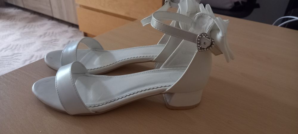 Sprzedam buty komunijne