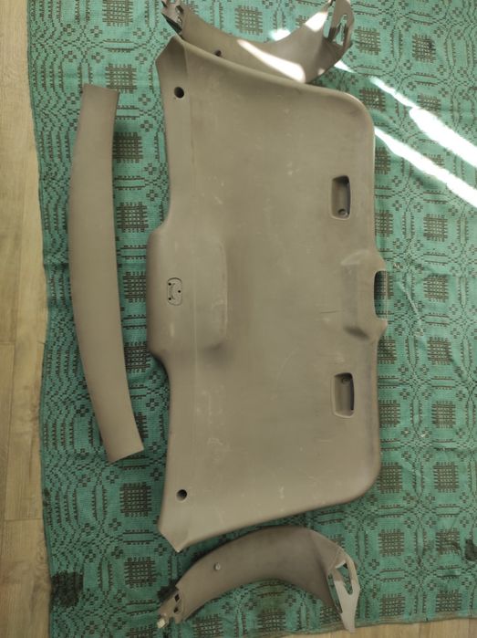 Обшивка крышки багажника Рено Сценик 2