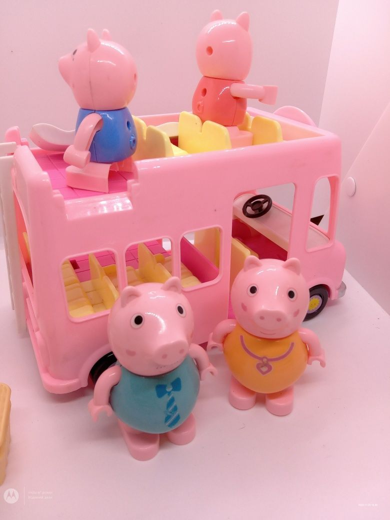 Сім'я свинки Пепи на пікніку