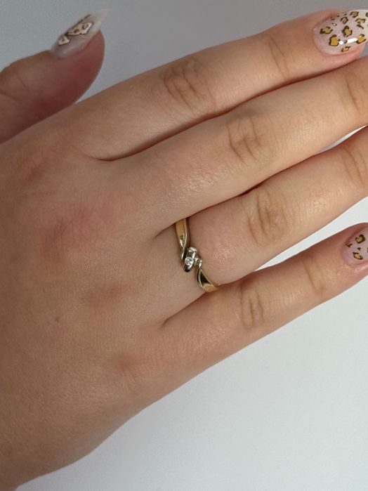 APART Złoty pierścionek z brylantem