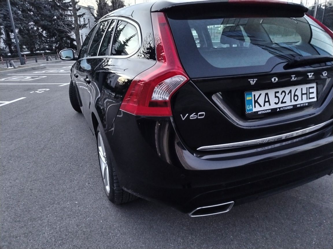 Volvo V60 Twin Engine Гібрид 4х4 PHEV