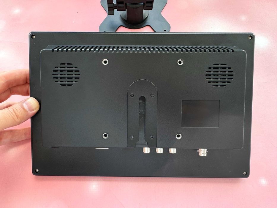 Большой, универсальный монитор (AV, HDMI, VGA, USB, BNC входы)