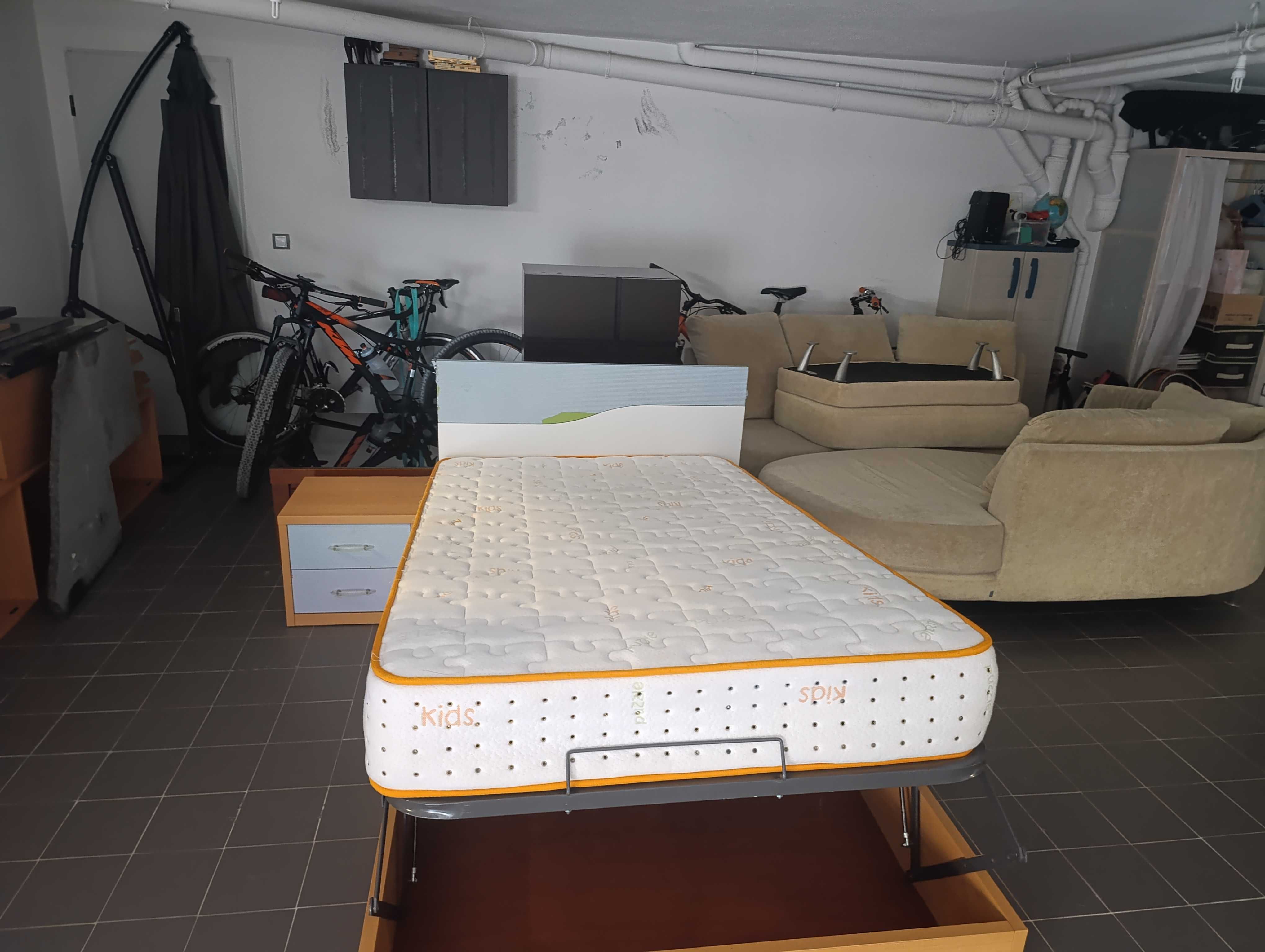 Cama, estrado , colchão e comoda
