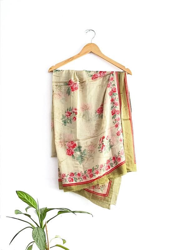 Lenço/Écharpe de Algodão em Tons Verde Claro com Rosas