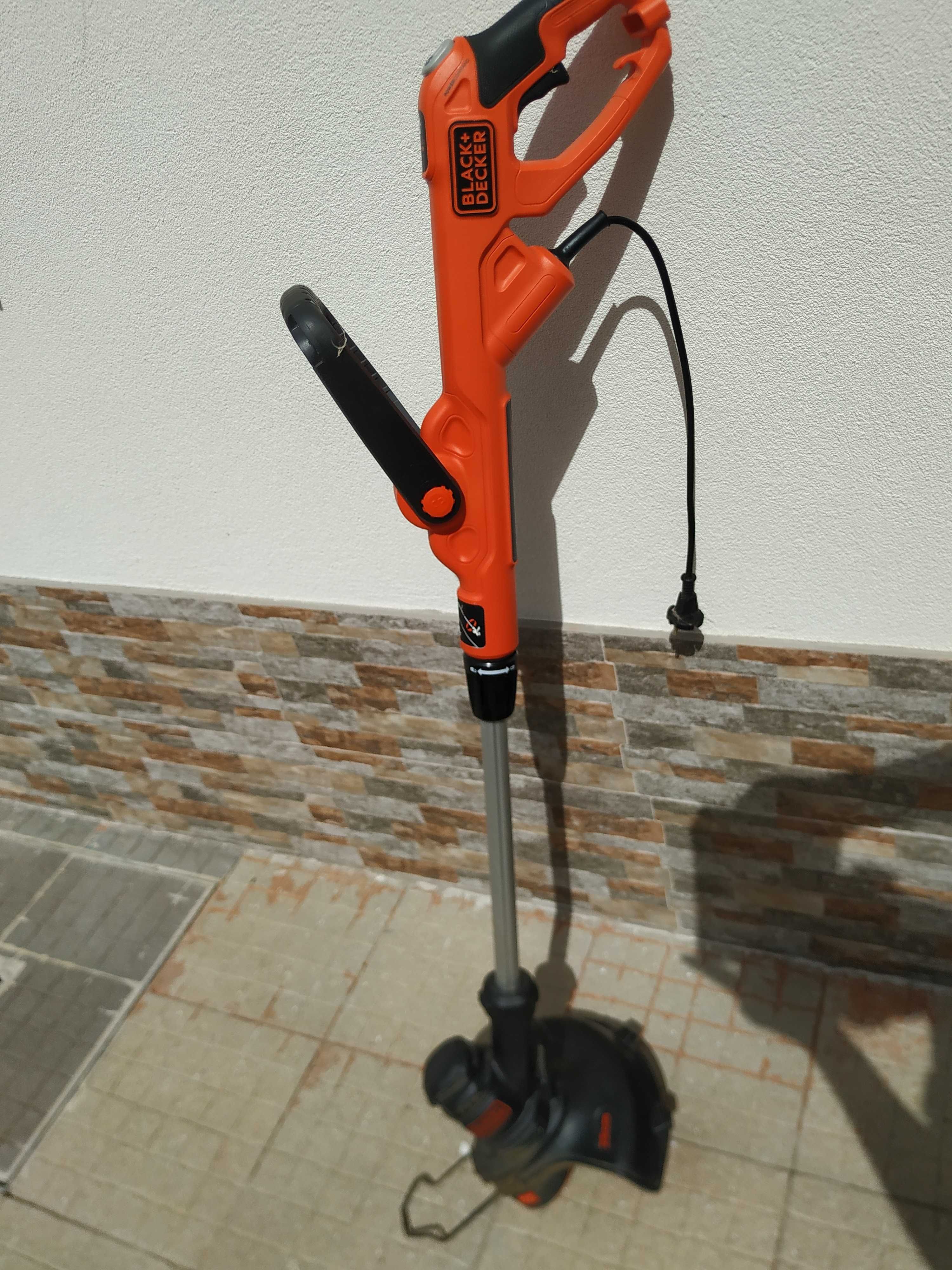 Aparador de relva Black & Decker