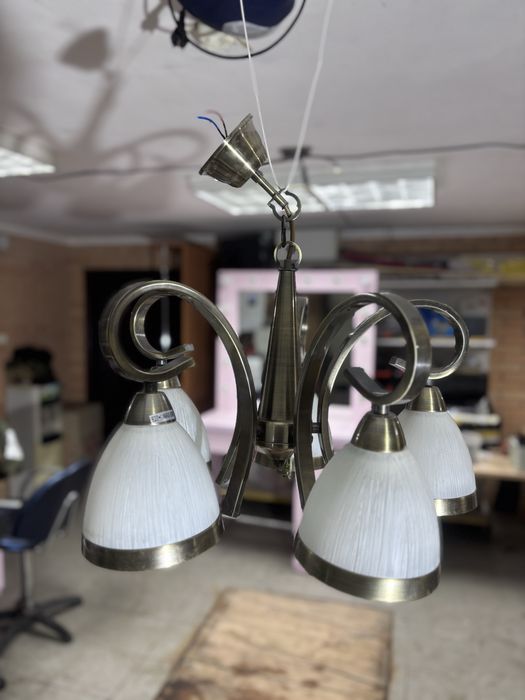 Продам люстру на 5 плафонов