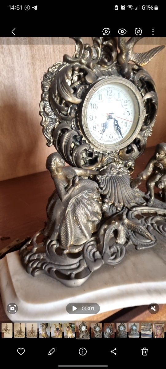 Relógio vintage com base de mármore