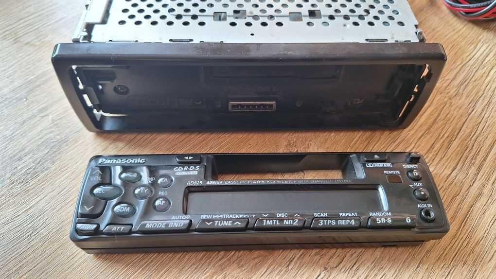Radio samochodowe Panasonic RD 825 uszkodzone