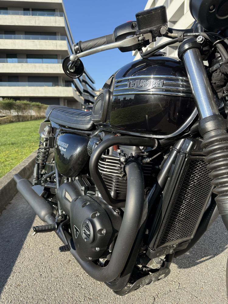 Triumph Bonneville T100 black