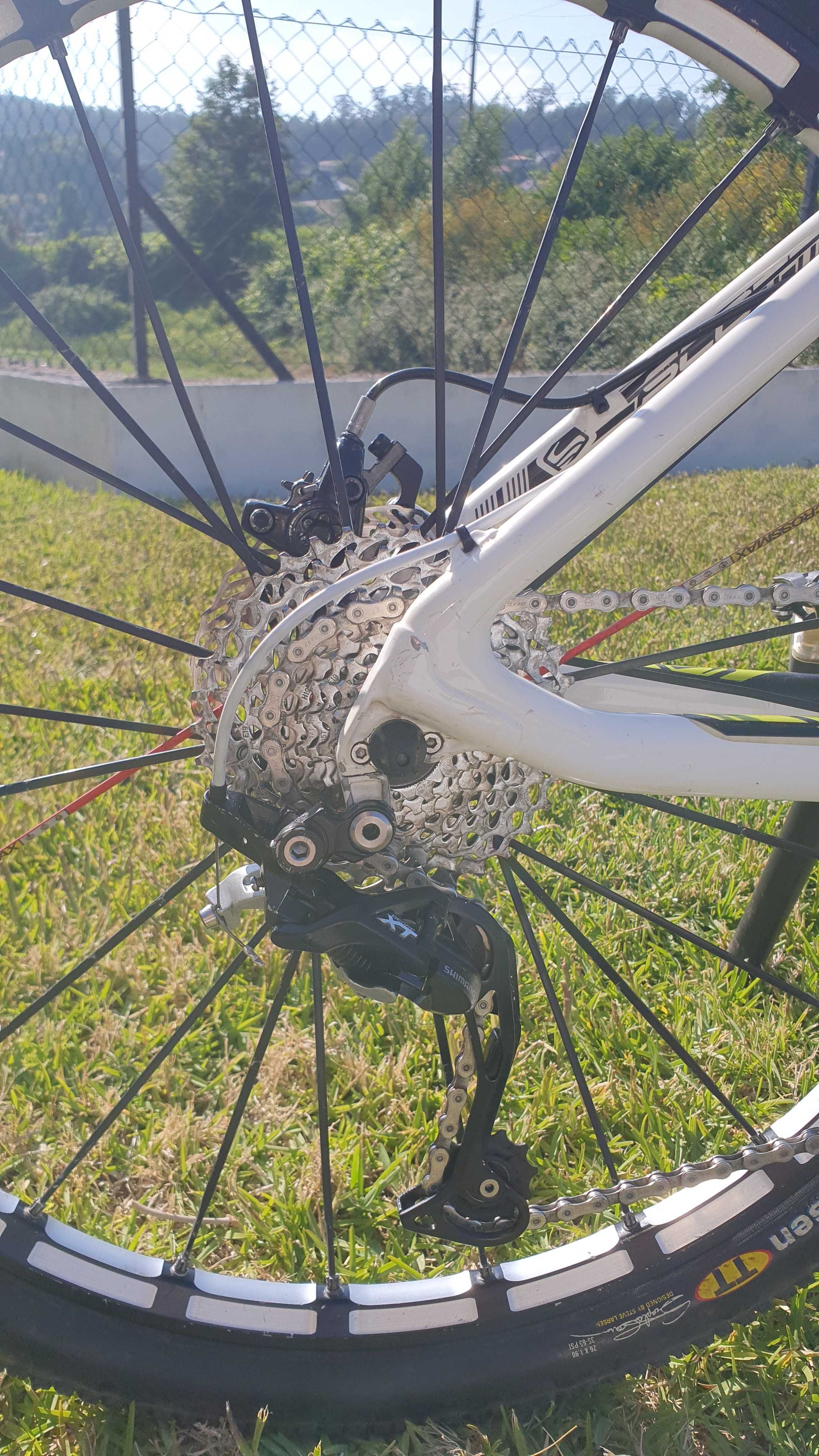 Bicicleta Scott scale carbono