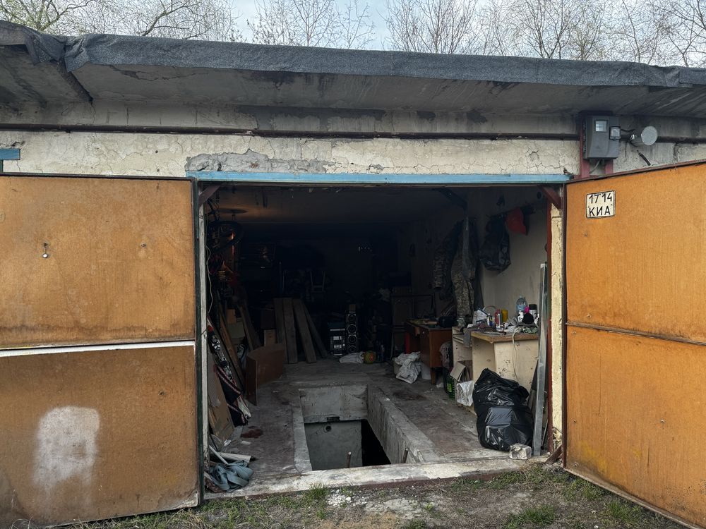 Продам  бетонний гараж з підвалом