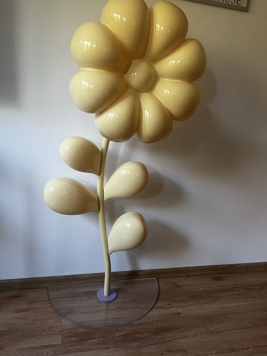 Figurka kwiata, 135 cm