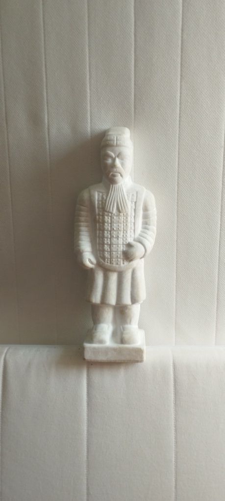 Vendo estatueta , guerreiro