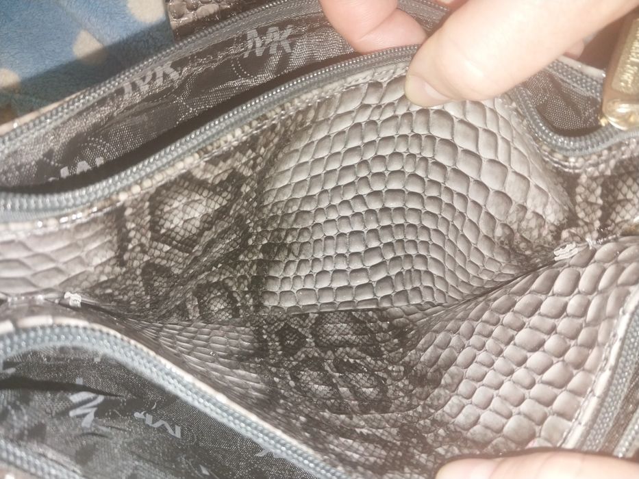 Продам кросбоді  сумку МК з зміїнним принтом