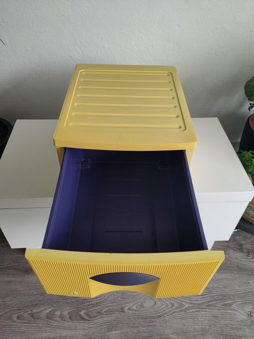 Duas Caixa gaveta empilháveis