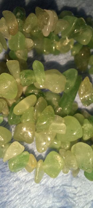 Натуральный камень Пренит, бусы из пренита.