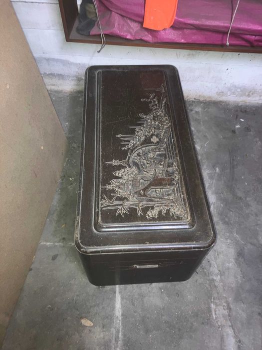 Arca Decorativa Vintage – Peça Única com Entalhes