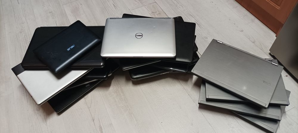 Laptopy pakiet 16 sztuk Uszkodzone lub do naprawy