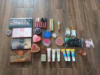 Kosmetyki kolorowe plus perfumy