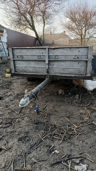 Причіп є дуги, міцний.