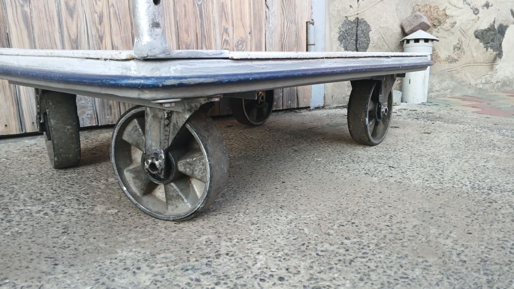 Тачка, возик, платформа