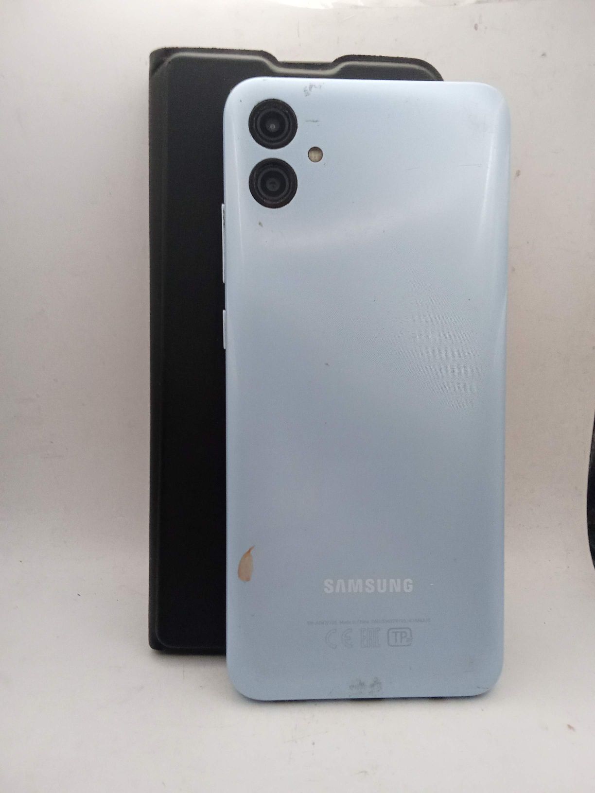 Смартфон Samsung Galaxy A04e 3/32GB Light Blue