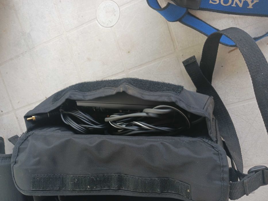 Câmara de filmar antiga Sony CCD-FX700E - para peças