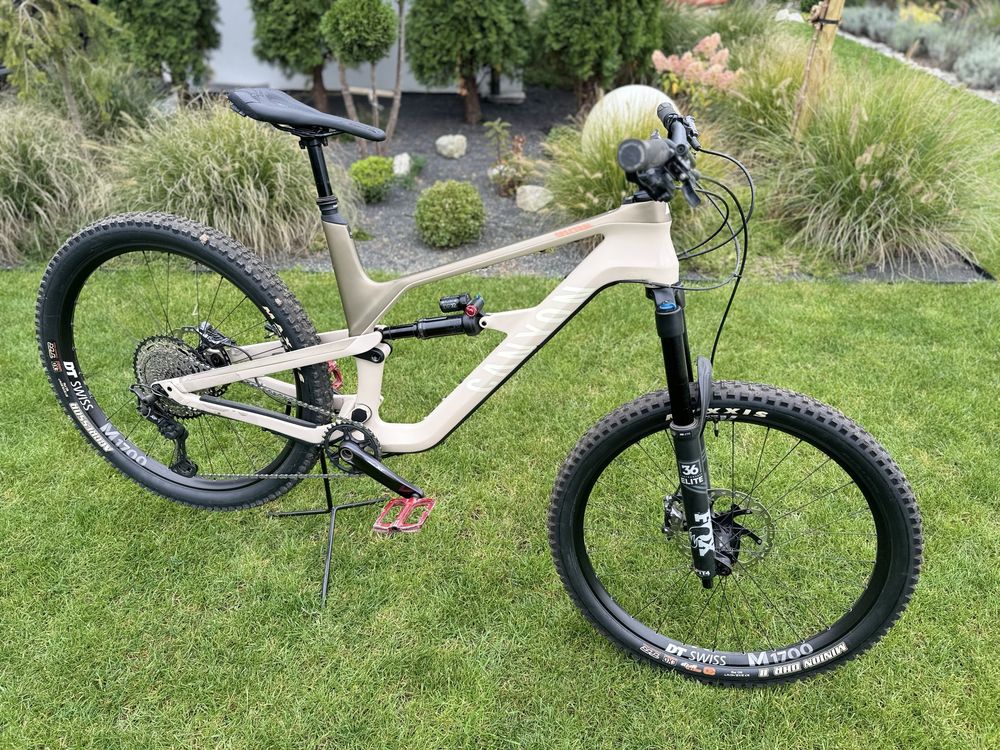 Full carbon 27,5 CANYON Spectral roz.L deore XT Fox enduro