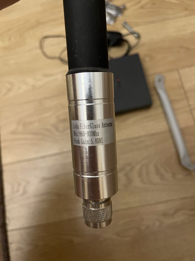 Bobcat 300 + antena