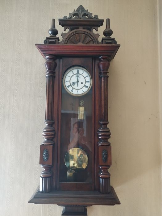Zegar wiszący zabytkowy stan mechanizmu nie znany