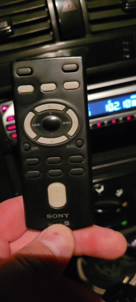 Продам автомагнитолу sony
