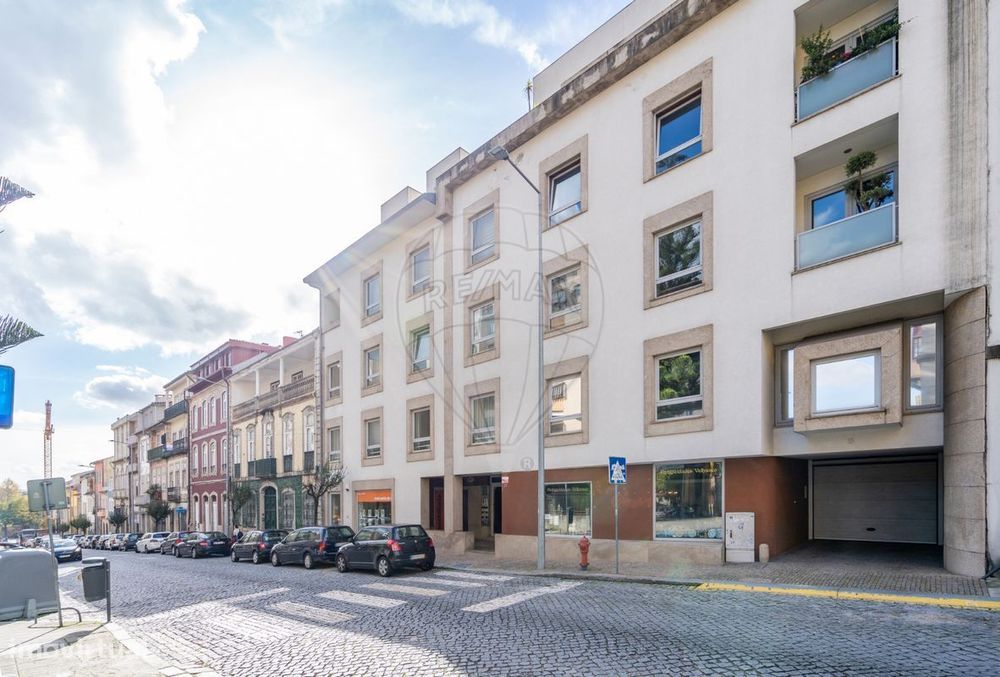 Apartamento T4 para arrendamento