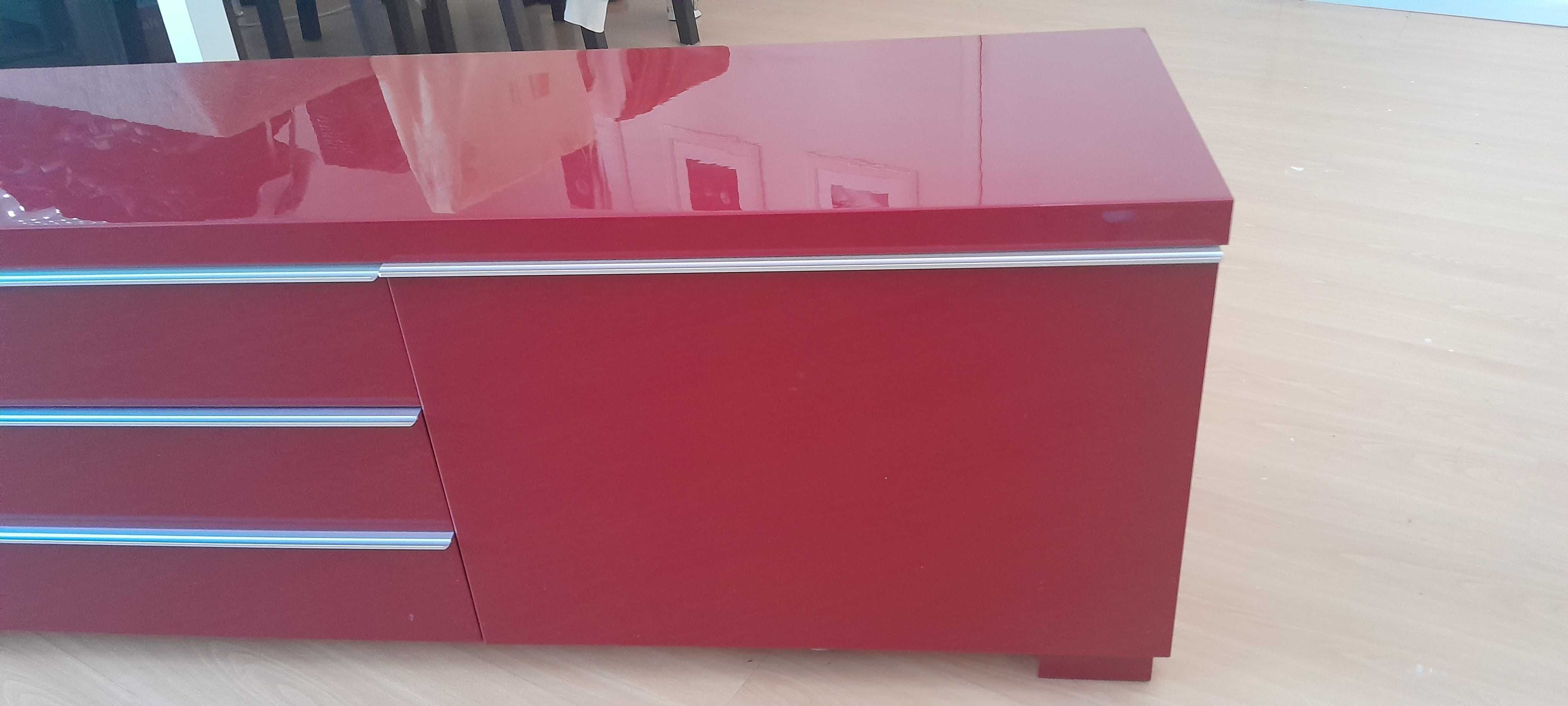 Móvel TV vermelho IKEA, modelo Bur da gama BESTA