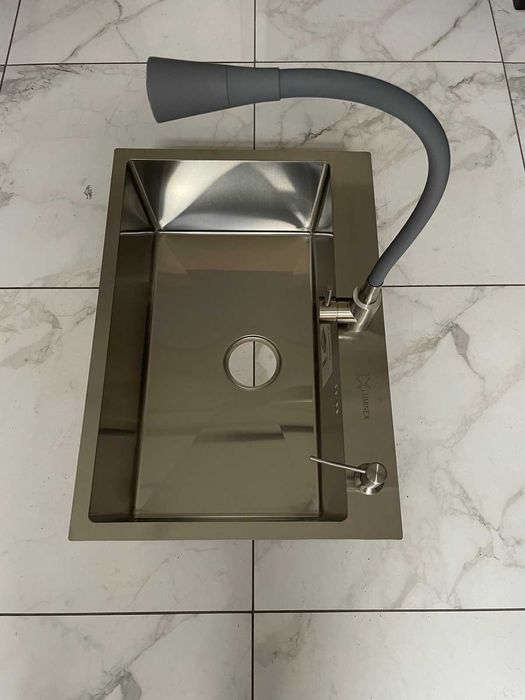 Мийка кухонна Luminex 6045 см та змішувач Lidz з гнучким виливом сірий