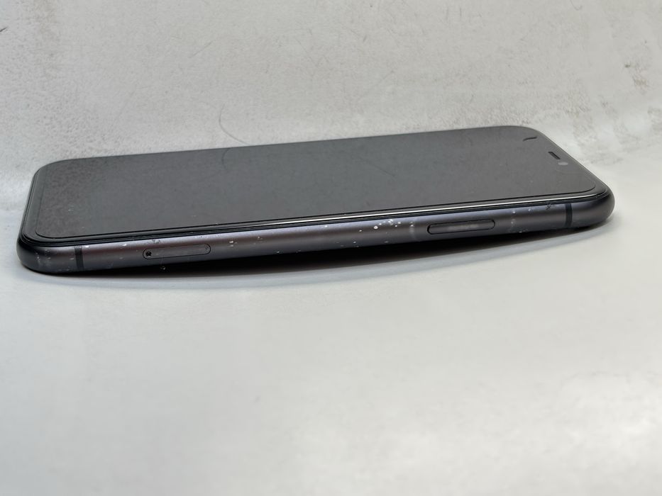 Iphone 8 (128GB) c/ capa Spigen + Carregador isqueiro