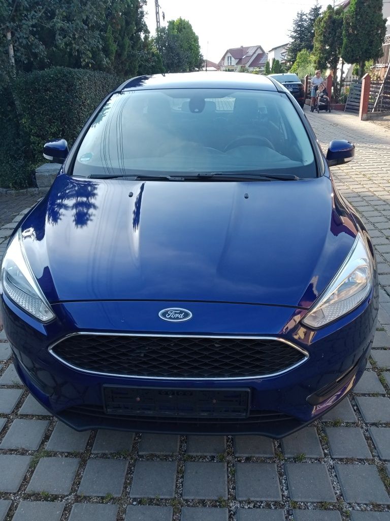 Ford Focus 1.6.  Benzyna