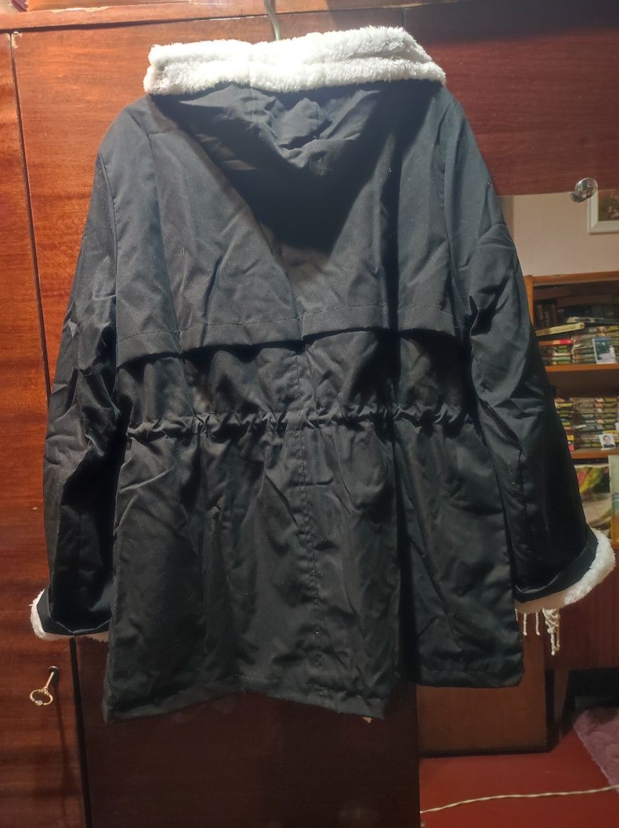 Продам женскую куртку осень ,весна