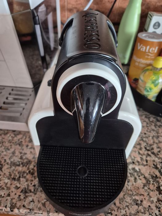 Máquina de café NESPRESSO