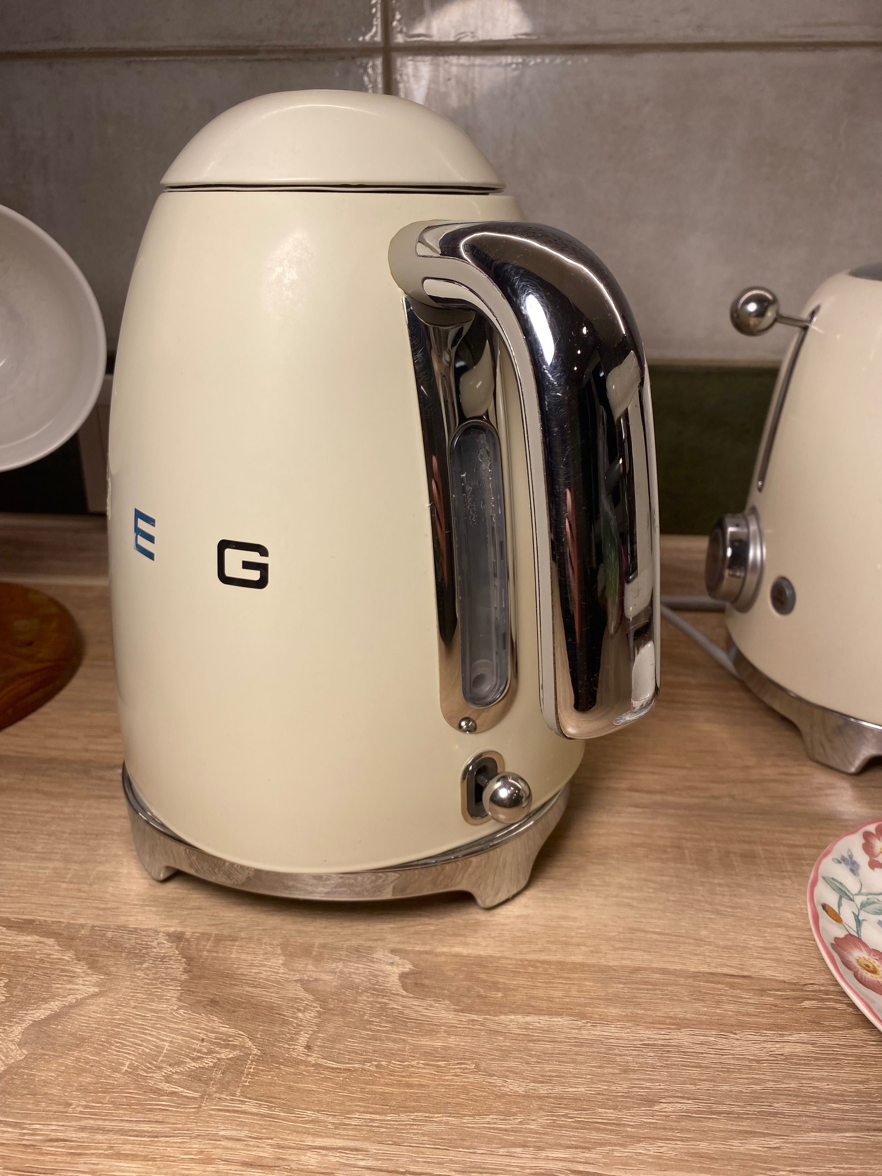 Чайник SMEG KLF01CR Cream Кремовий, робочий