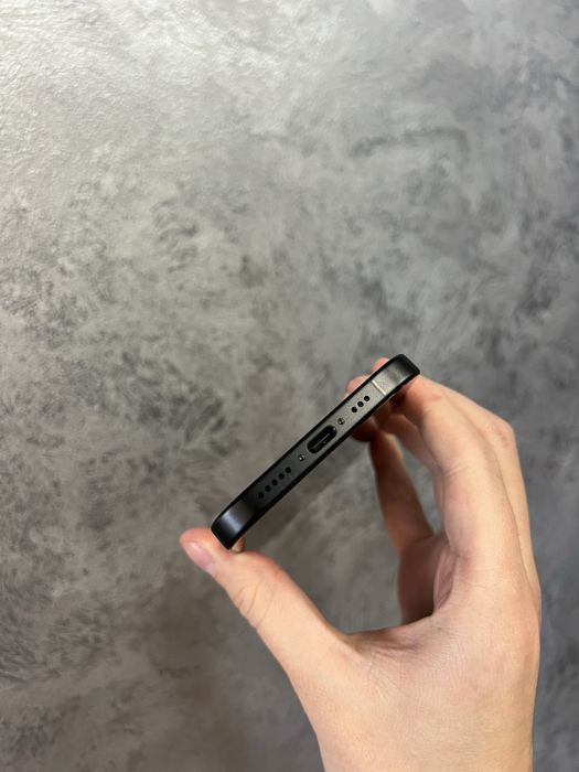 Б/у Iphone 16 256 Black Titanium ідеальний стан