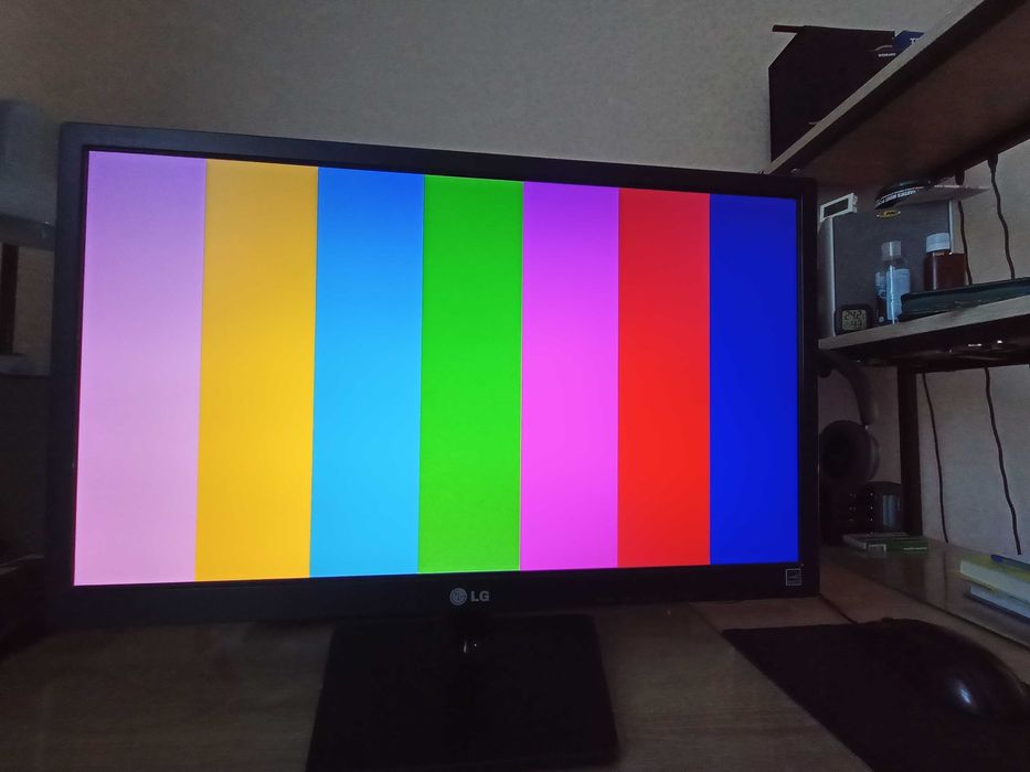 Монітор LG E2343C, 23" – без пошкоджень, повністю робочий
