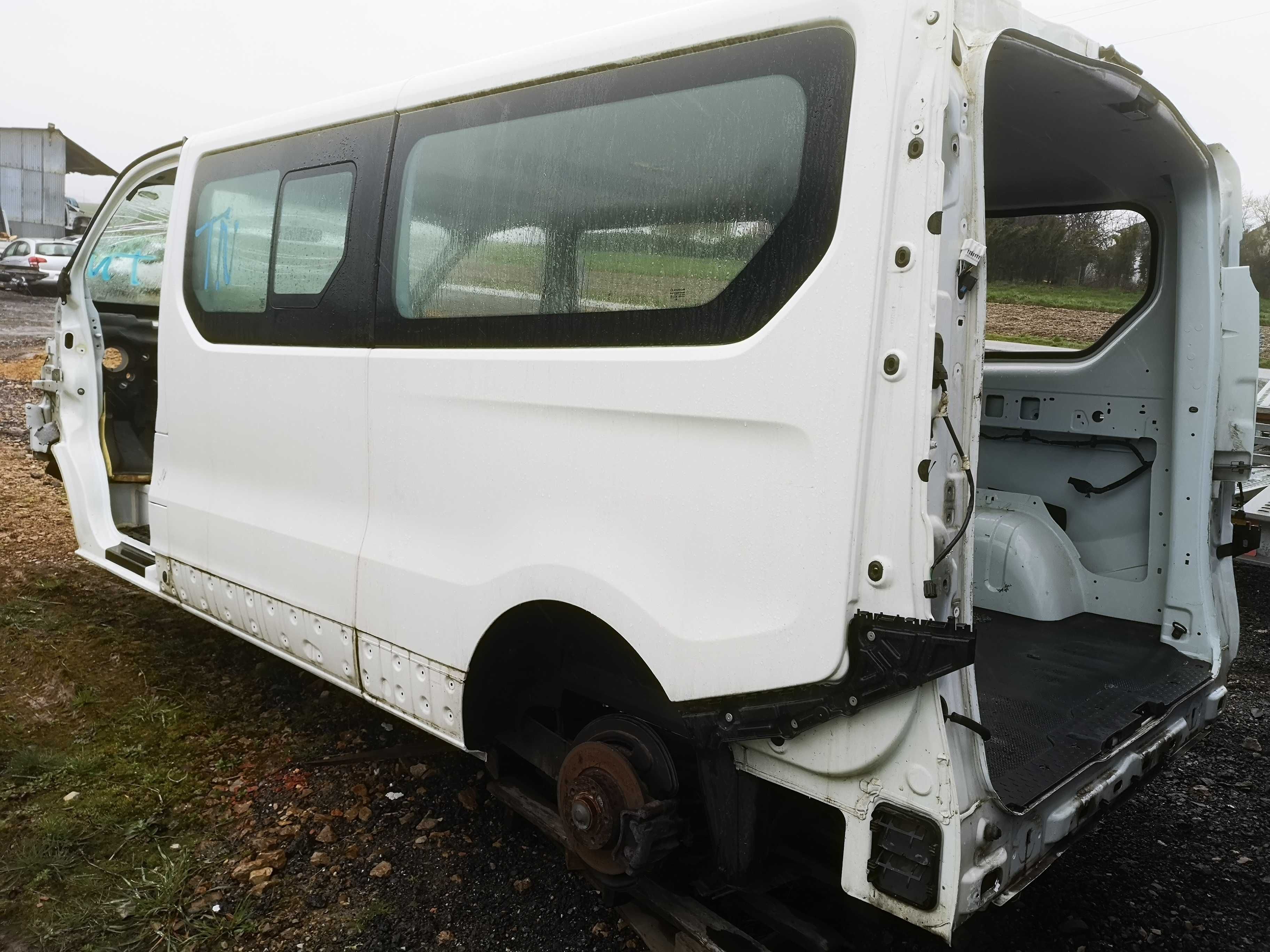 Renault trafic iii LONG vivaro osobowy  ćwiartka buda karoseria CZĘŚCI