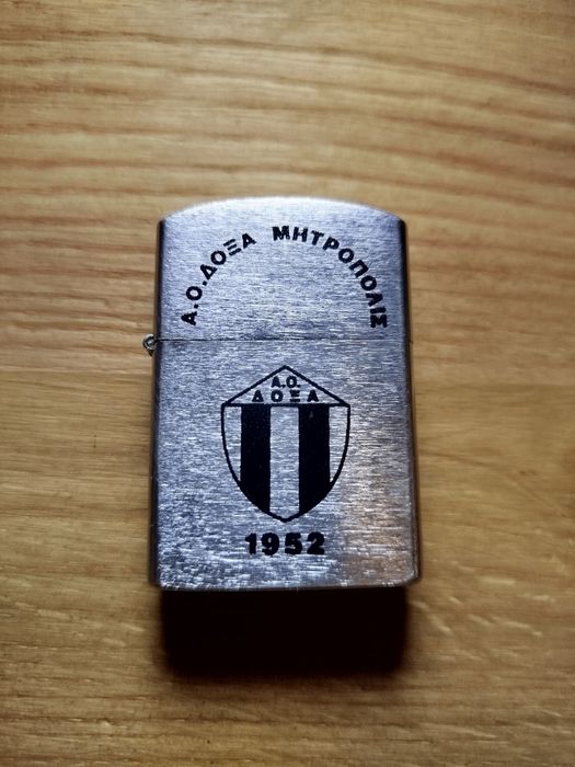 Стильна грецька запальничка